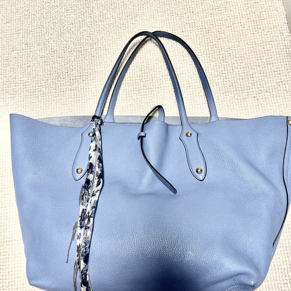 Gorgeous Periwinkle Designer Leather Tote - Picture 5 of 11